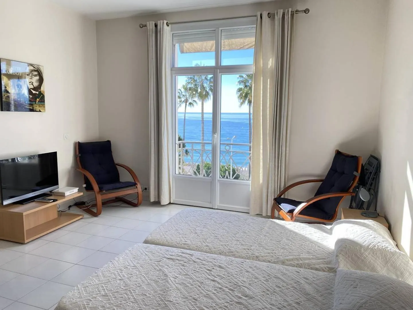 204 - Cannes La Croisette - Studio Face Mer Avec Balcon 0*,  Francia