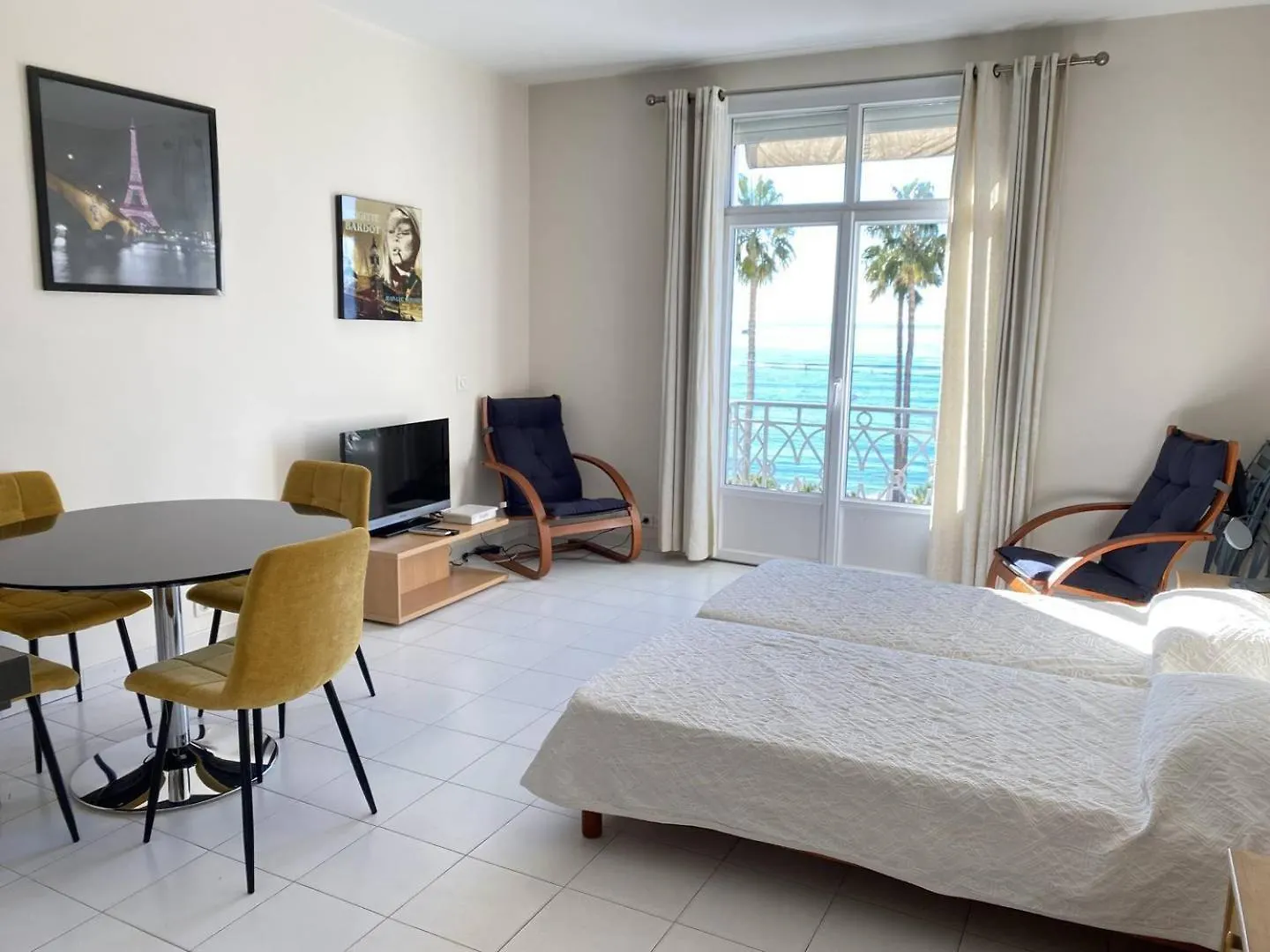 204 - Cannes La Croisette - Studio Face Mer Avec Balcon